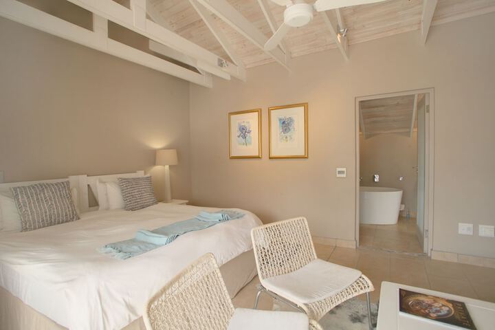Room 4 of 40