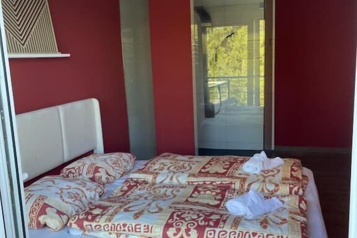 Room 3 of 20