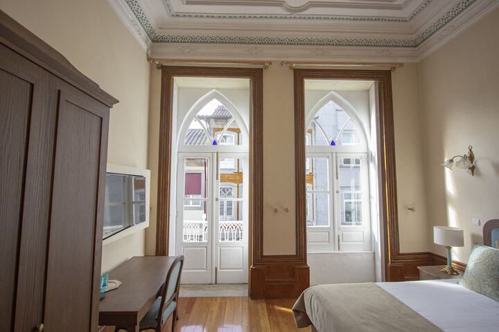 Room 8 of 101