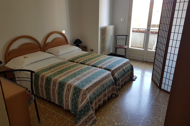 Room 8 of 39