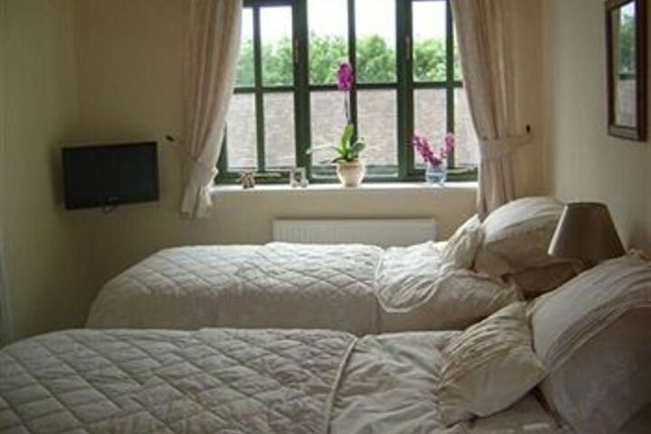 Room 5 of 6