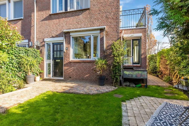 Modern Holiday Home in Monnickendam With Roofed Terrace
