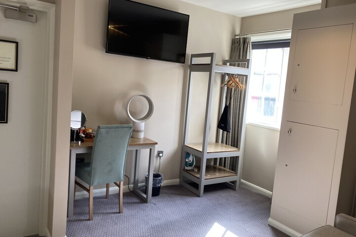 Room 12 of 33