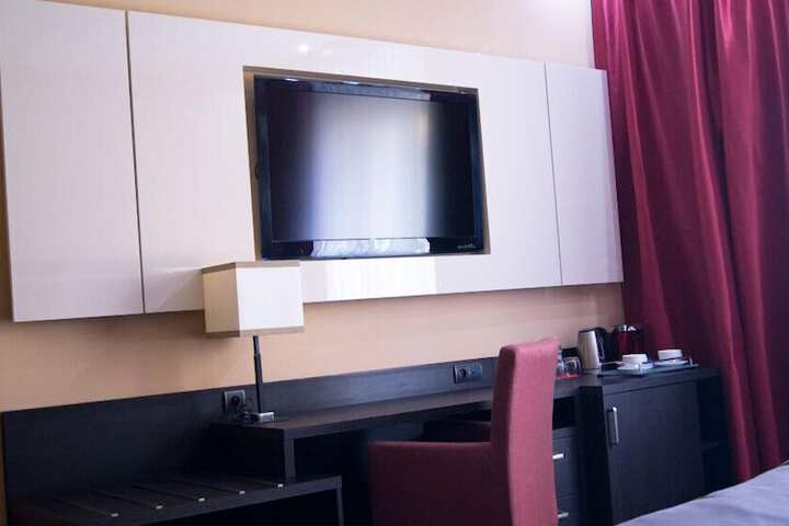 Room 17 of 37
