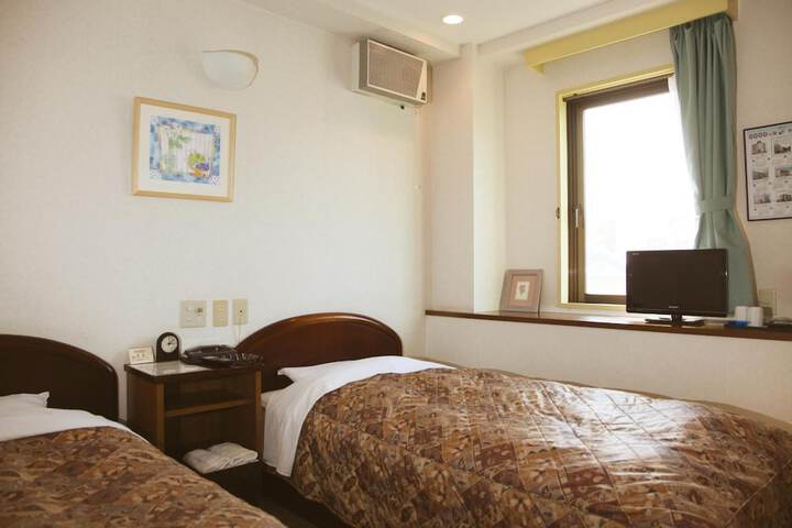 Room 11 of 48
