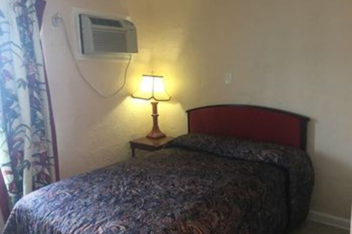 Room 7 of 25