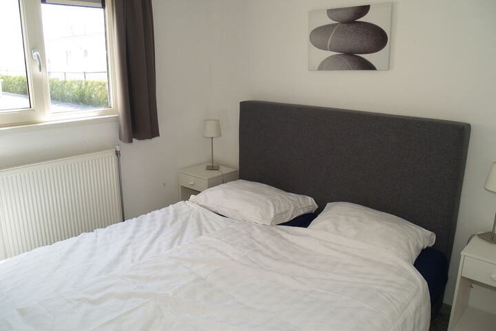 Room 2 of 39