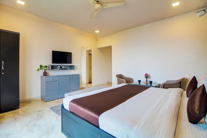 Room 14 of 33