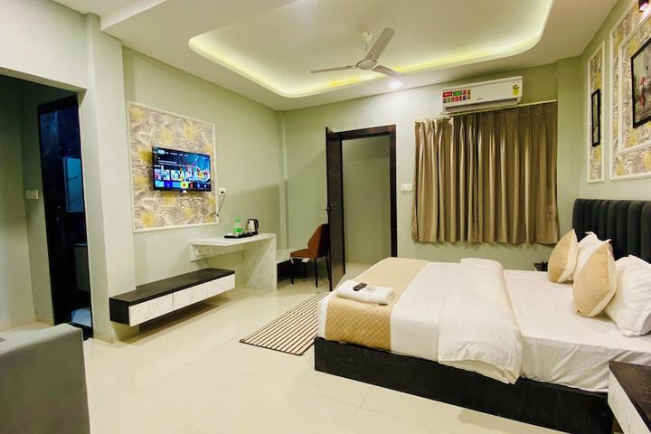 Room 25 of 40