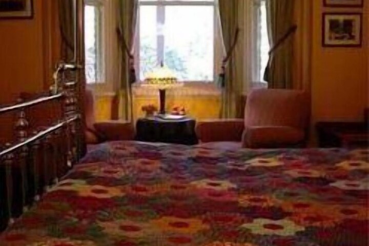Room 4 of 28