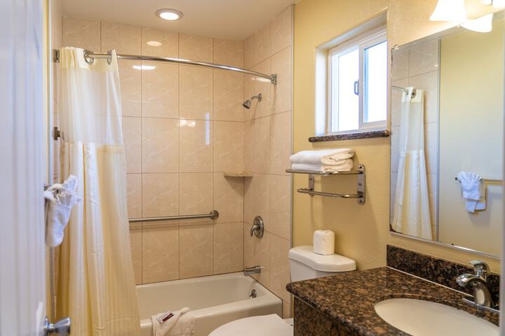 2 Double Beds (4 of 6)
