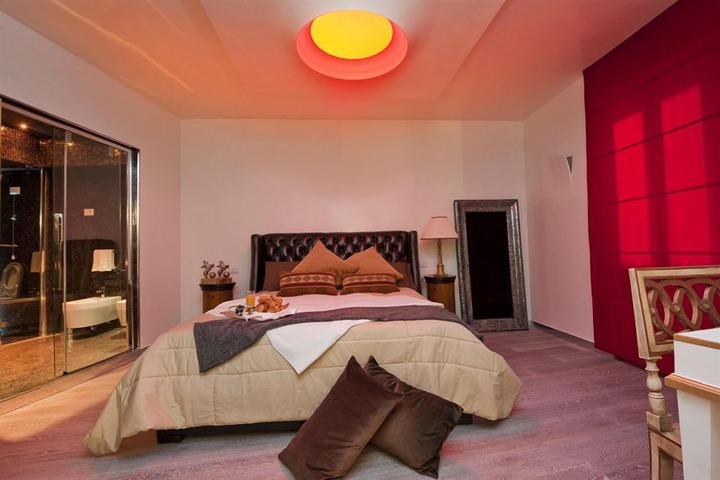 Room 8 of 53
