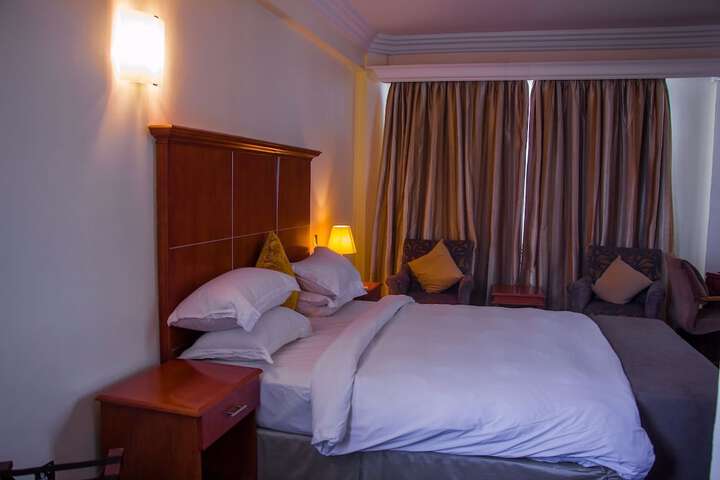 Room 11 of 115