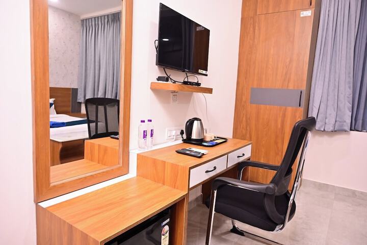 Room 9 of 18