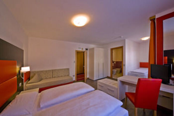 Room 26 of 68