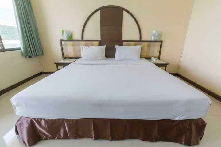 Room 6 of 37