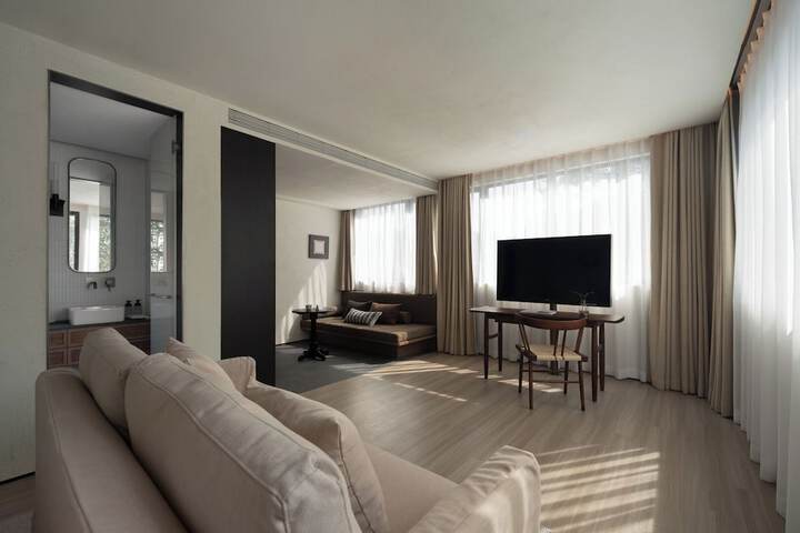 Room 65 of 100