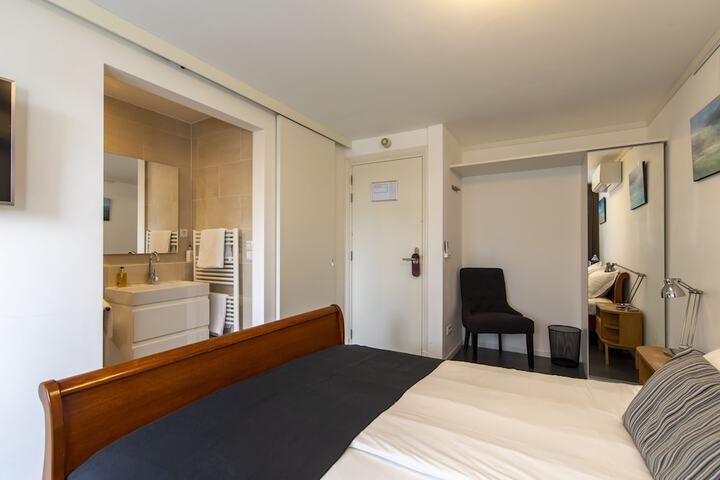 Room 32 of 71