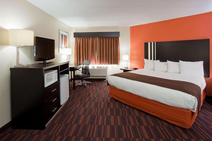 1 King Bed (24 of 34)
