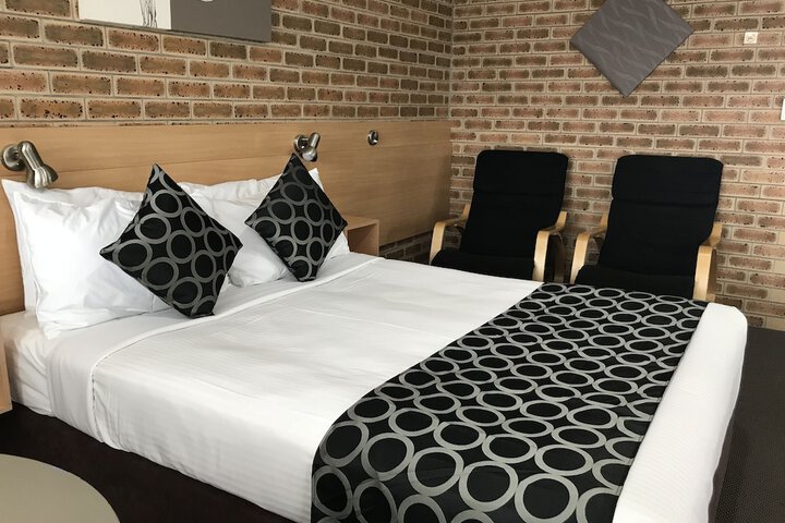 Room 3 of 152