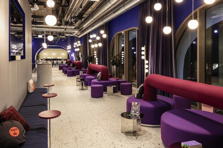 Lounge 56 of 65