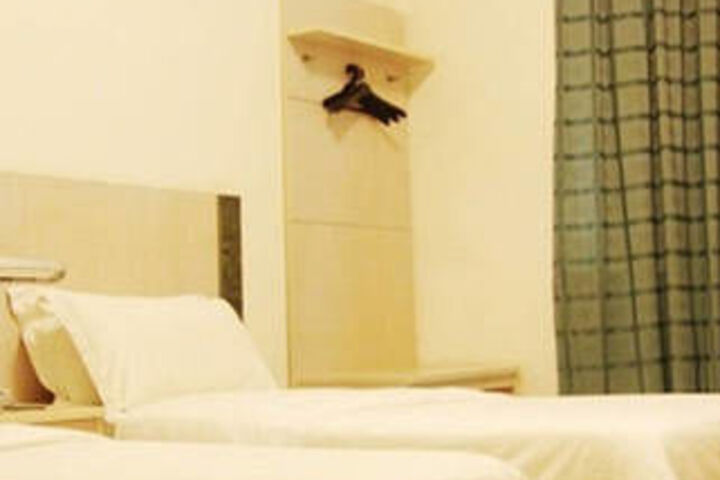 Room 15 of 31