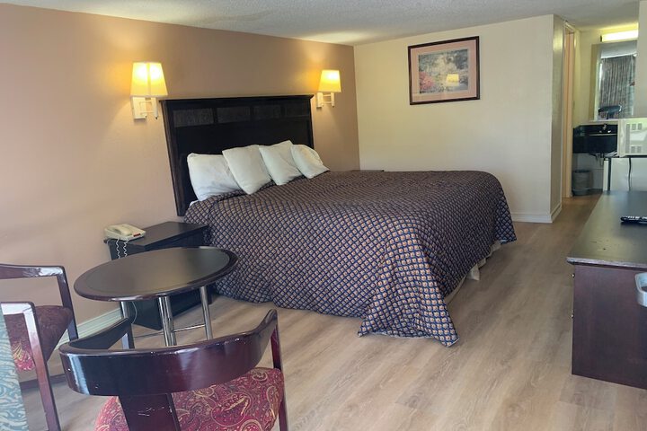 1 King Bed (2 of 12)