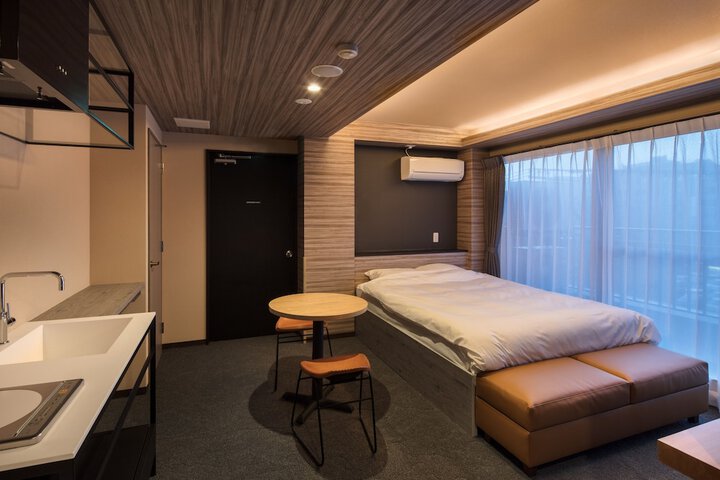 Room 12 of 77