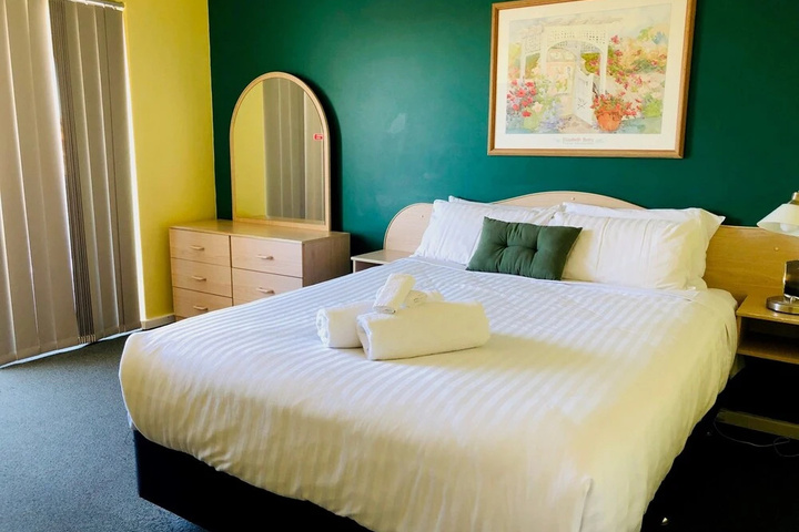 Room 2 of 16