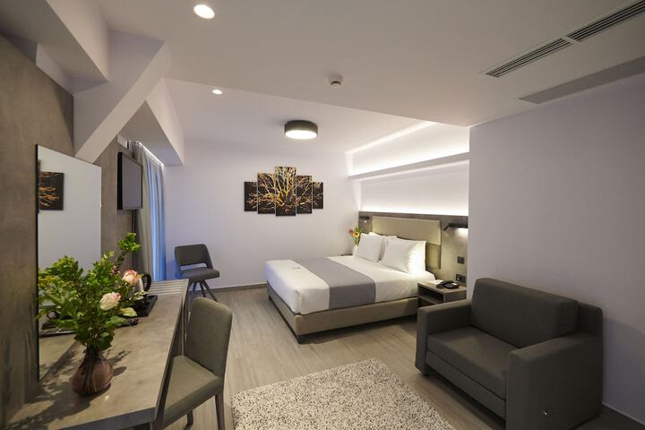 Room 17 of 37