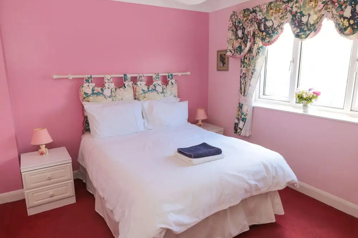 Room 4 of 16