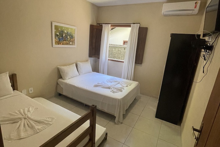 Room 6 of 106