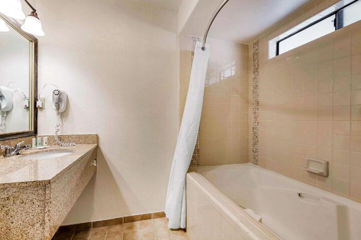 Standard King Bed Accessible (4 of 14)