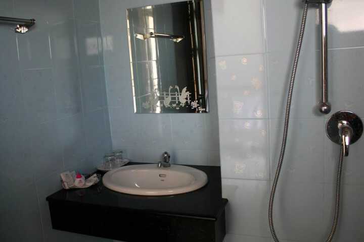 Room 10 of 37