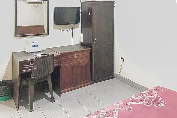 Room 6 of 14