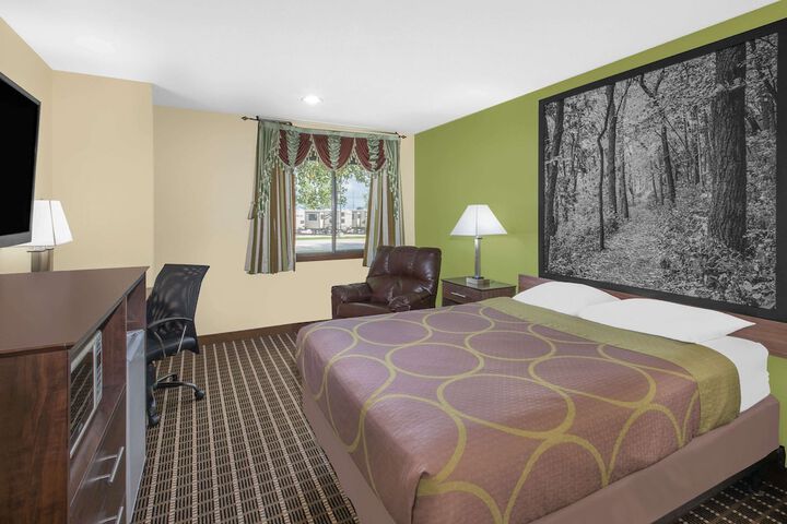 1 Queen Bed (9 of 9)