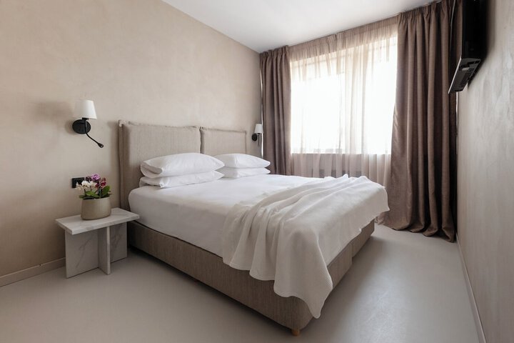 Room 6 of 22