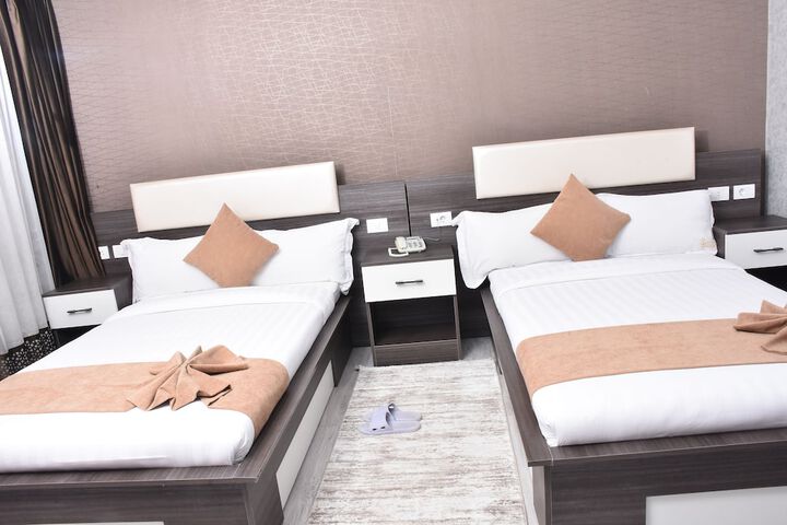 Room 4 of 18