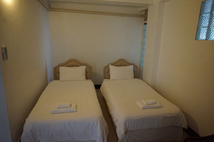 Room 8 of 20