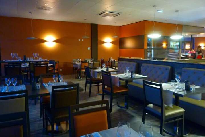 Dining 36 of 59
