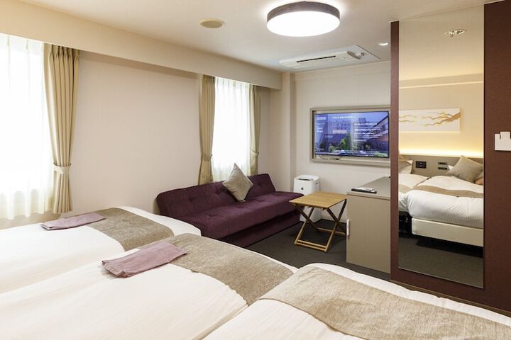 Room 12 of 48