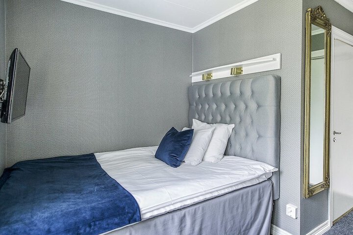 Room 4 of 32