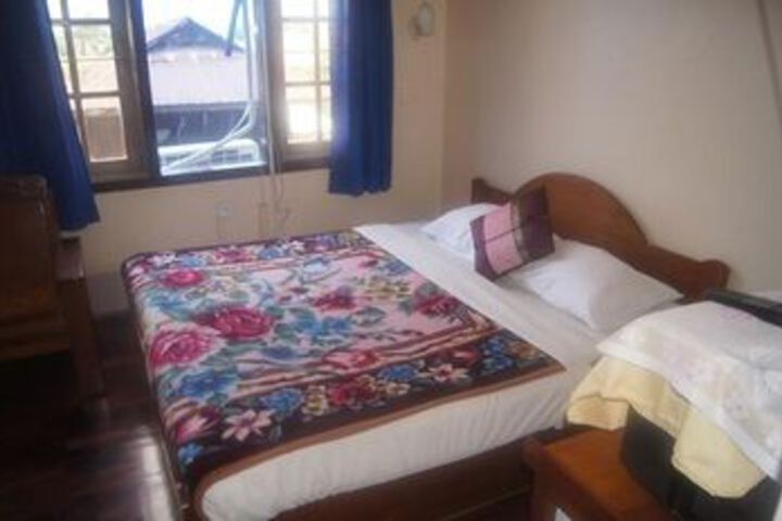 Room 13 of 32
