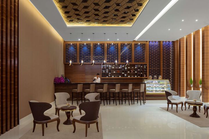 Lounge 169 of 277