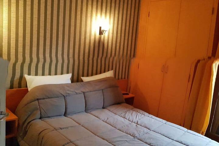 Room 6 of 80