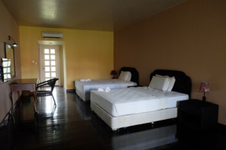 Room 5 of 27