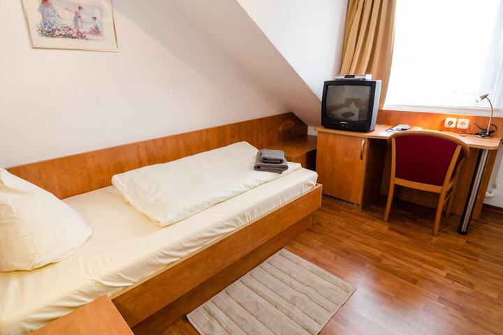 Room 20 of 42