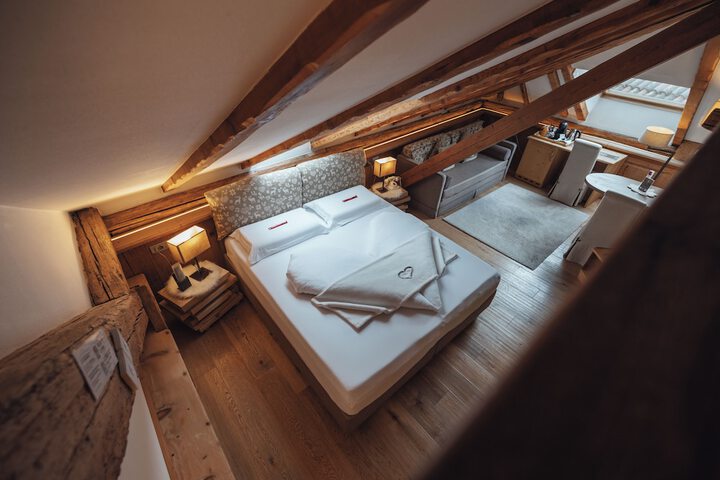 Room 15 of 100