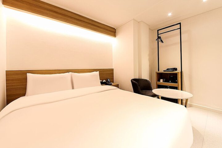 Room 27 of 36
