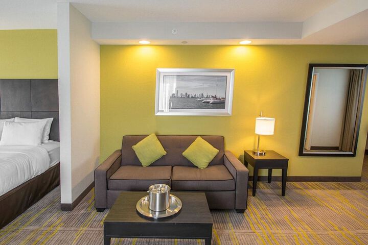 1 King Bed Suite (5 of 23)